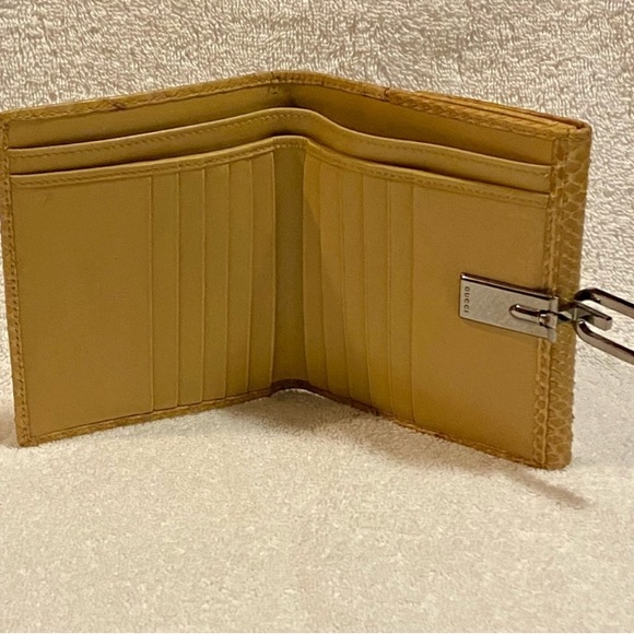 ♦️HTF♦️GUCCI SNAKESKIN COMPACT WALLET WITH HOOK - Picture 8 of 15